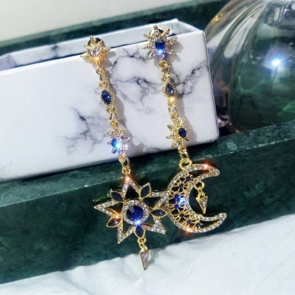 Fashion Jewelry Jewelry - ✨🌙HOST PICK🍸🌙✨ Moon & Stars earrings_NWT✨